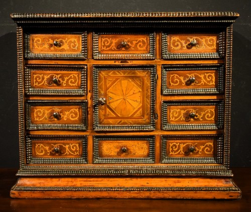 Inlaid coin cabinet  - Italian Renaissance,  late of the 16th century - Furniture Style Renaissance